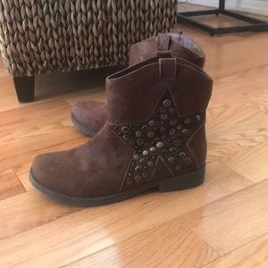 Big Buddha vegan star booties. 🛑Sold